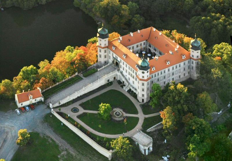 Royal Apartmany Dobris Exterior foto