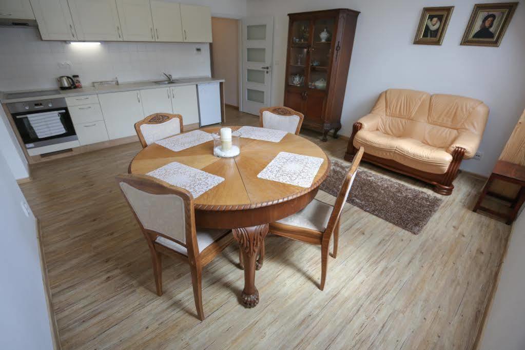 Royal Apartmany Dobris Exterior foto