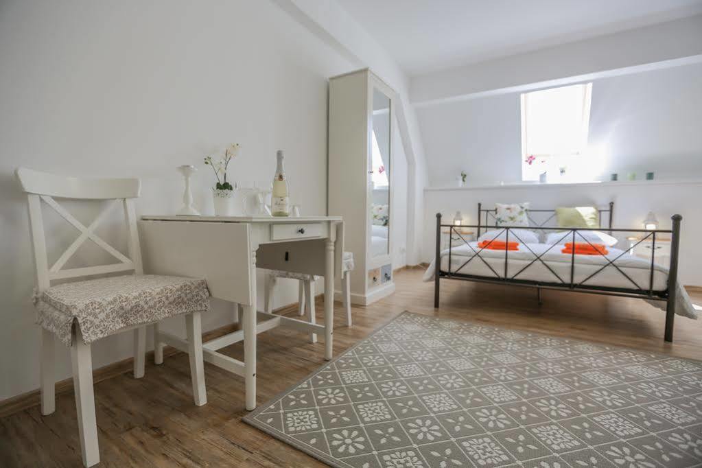 Royal Apartmany Dobris Exterior foto