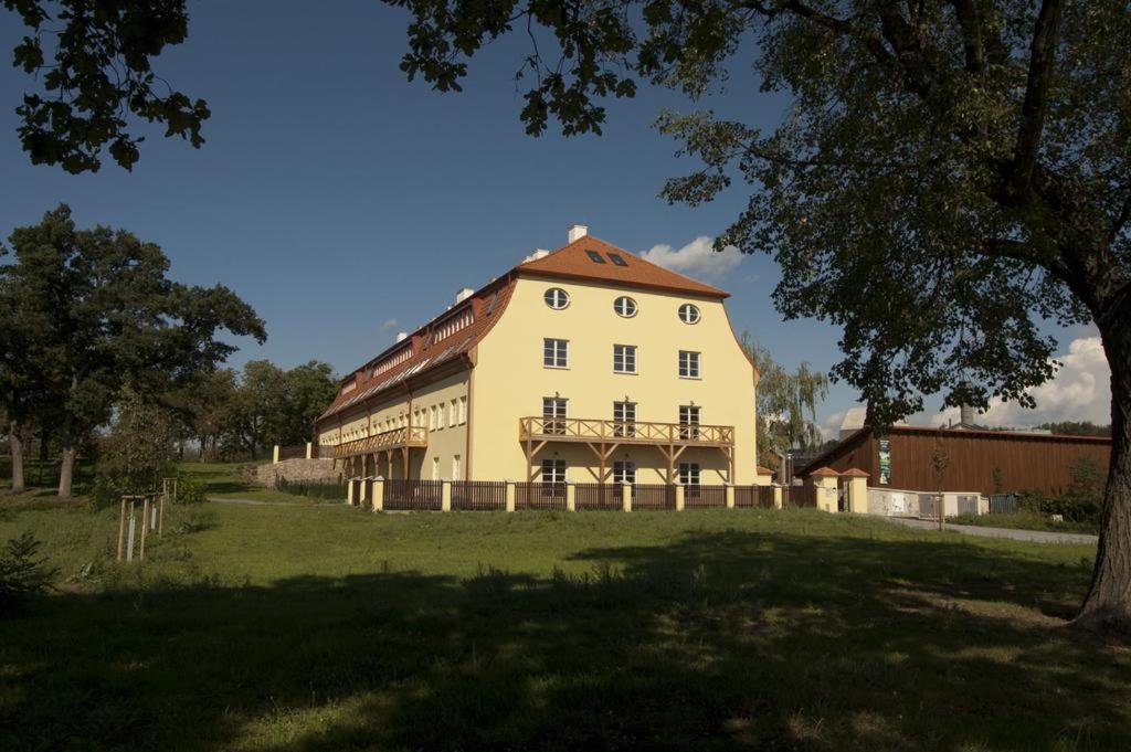 Royal Apartmany Dobris Exterior foto
